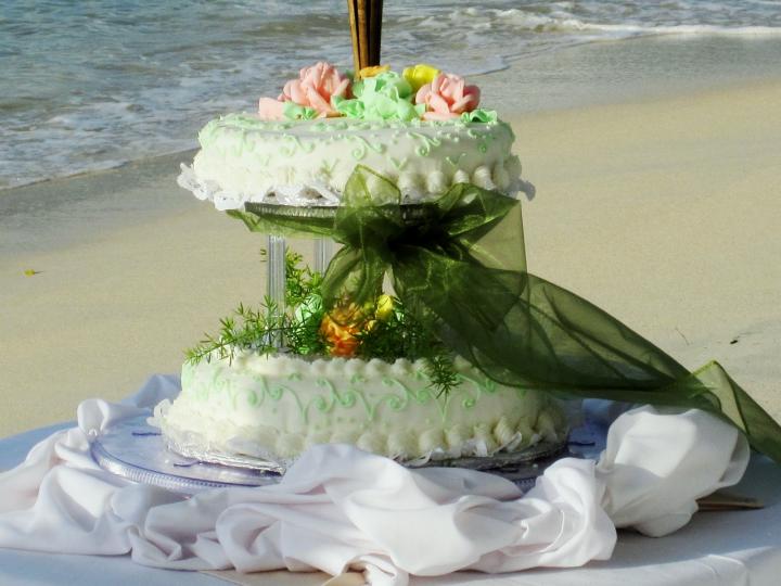 beach-wedding-cake_full_width.jpg