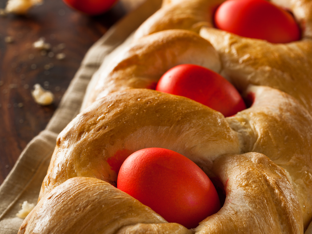 Greek Easter Bread With Red Eggs (lambropsomo) Recipe 