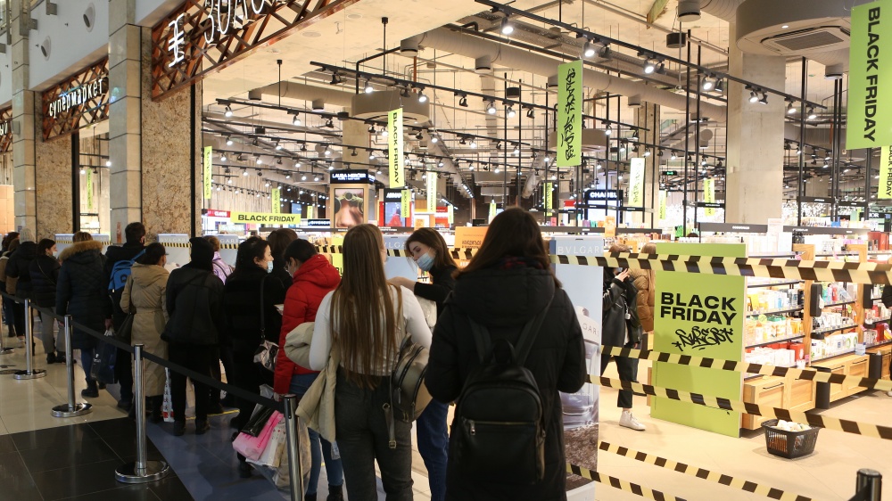 MOSCOW, RUSSIA – NOVEMBER 27, 2020: Black Friday sale in shopping center, store Metropolis, Moscow, Russia. Crowd, human queue in shop. People in masks, coronavirus, covid-19 in Russia. Trade, retail