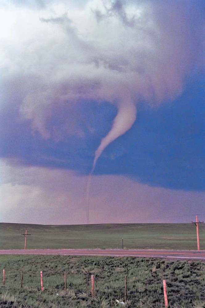 Tornadoes storm cloud questions answers | The Old Farmer's Almanac